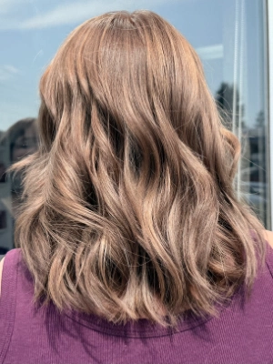 Golden blonde balayage with beachy waves by Alysha