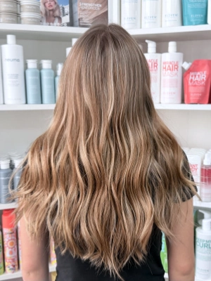 Bronde hair with calm waves by Alysha